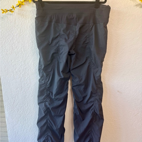 Lululemon Women’s Black Dance Studio Pants 12 EUC Drawstring Waist and Ankle - Picture 3 of 7